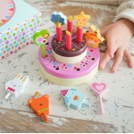 FELIZ ANIVERSÁRIO - BOLO COM ACESSÓRIOS